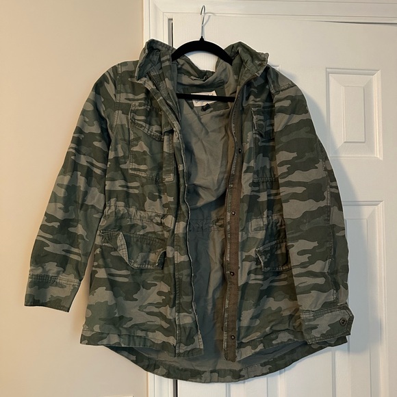 Women’s Universal Thread Camo Jacket (SIZE MEDIUM WOMEN’S) | USED / WORN LIGHTLY - Picture 2 of 10